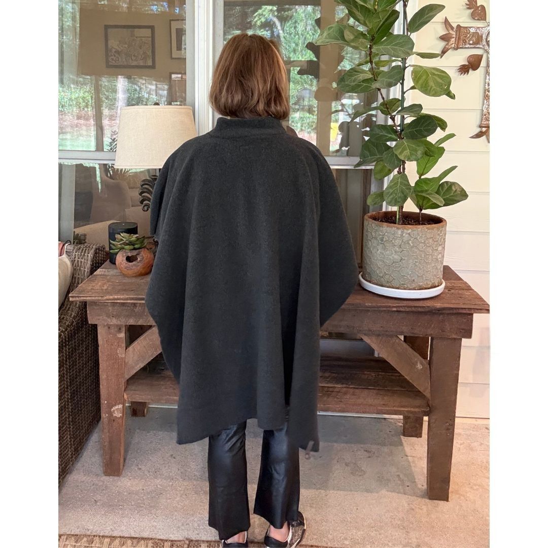 Agnes Poncho - Soft Black