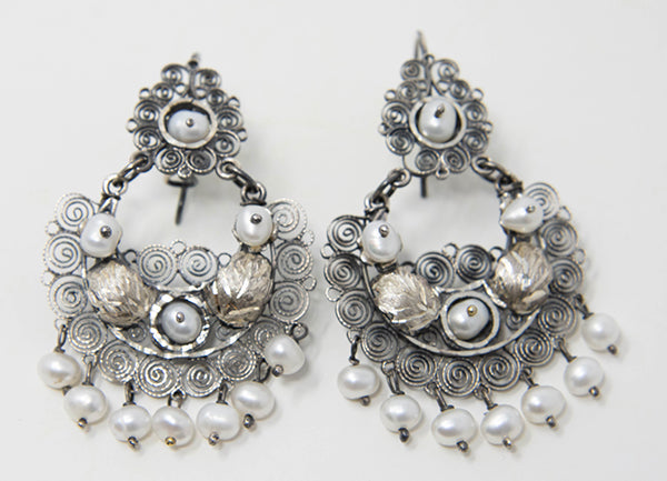 Frida Earrings - Pearl